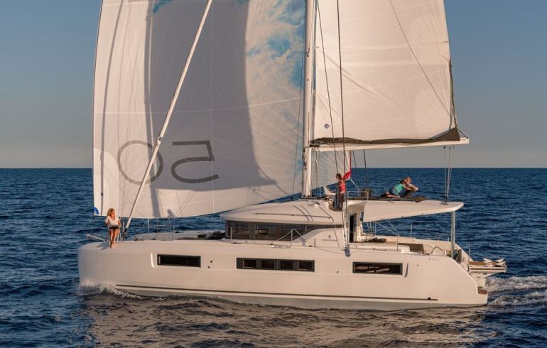 Lagoon 50 sailing with fully open main sail and genoua